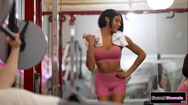 Latina tgirl Lola Morena gets barebacked at a gym Video baharu besar