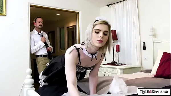 Trans maid Ella Hollywood is barebacked مقاطع فيديو جديدة كبيرة