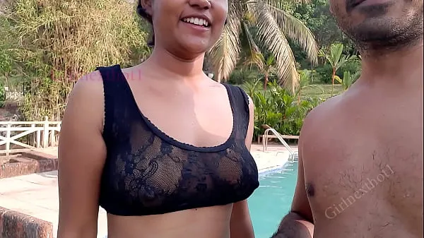 Veliki Indian Wife Fucked by Ex Boyfriend at Luxurious Resort - Outdoor Sex Fun at Swimming Pool novi videoposnetki