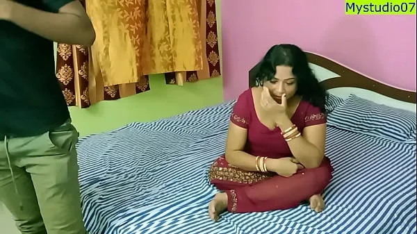 Veliki Indian Hot xxx bhabhi having sex with small penis boy! She is not happy novi videoposnetki