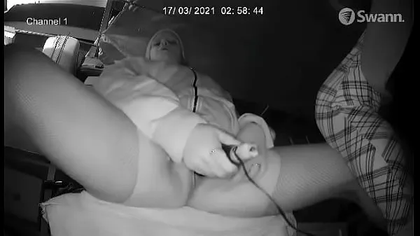 Veliki Sneaky camera catches wife being fingered novi videoposnetki