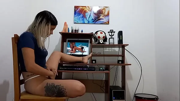 I find my girlfriend watching porn and masturbating, she sucks me desperately and I fuck her in the ass Video baru yang besar