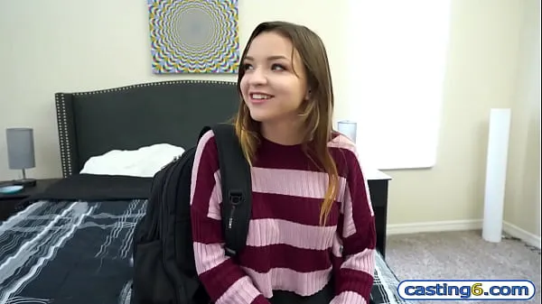Büyük Cute 21 year old teen Honey Hayes sucks and fucks at a fake casting call yeni Video