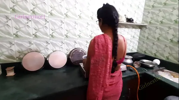 Grote Indian Bhabi Fucked in Kitchen by Devar - Bhabi in Red Saree nieuwe video's