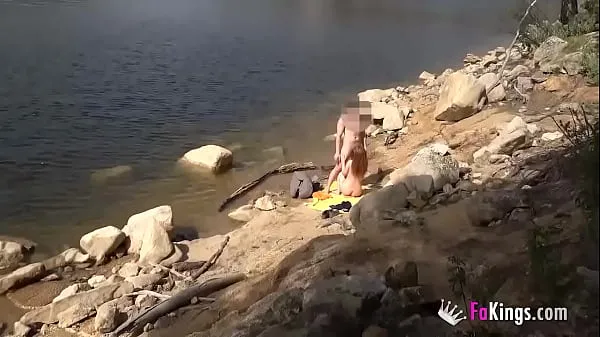 วิดีโอใหม่ยอดนิยม Redhead slut seduces random guys next to the beach. Go Jade รายการ