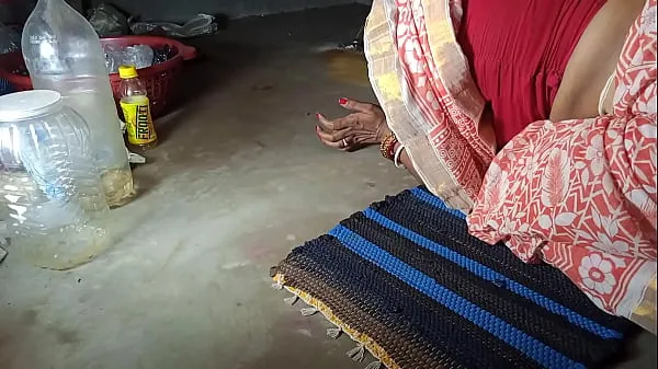 بڑے The aunt, who was trapped under the bed, got a tremendous drink! Porn in clear Hindi voice نئے ویڈیوز