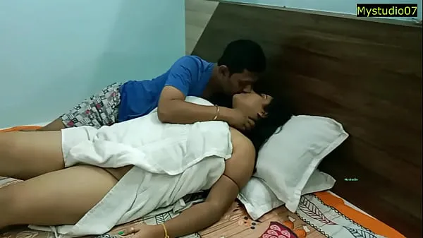 Desi sexy wife shared by husband with his Boss Video mới lớn