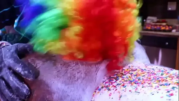Duże Victoria Cakes Gets Her Fat Ass Made into A Cake By Gibby The Clown nowe filmy