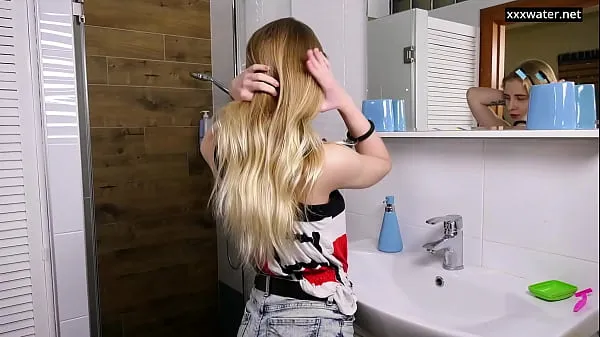 New girl Irka Davalka masturbates in shower مقاطع فيديو جديدة كبيرة