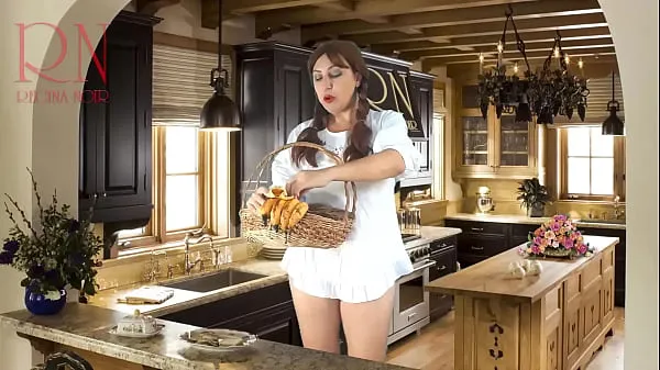 Büyük Cheerful maid without panties eats a lot of bananas in the dining room. ASMR yeni Video