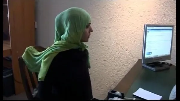 Grote Moroccan slut Jamila tried lesbian sex with dutch girl(Arabic subtitle nieuwe video's
