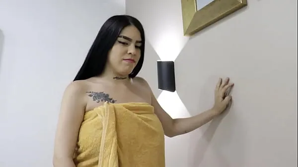 MY BIG TITS STEPMOM DOESNT LET ME TO PLAY AT MOBILE, SHE SHOWS ME HER BOOBS ACCIDENTALLY AND WE FUCK Video baru yang besar