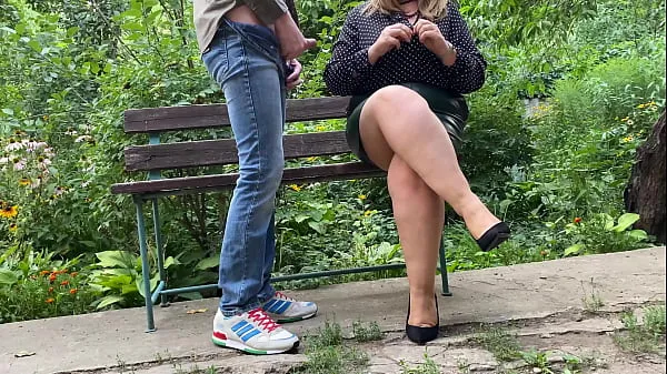 Veliki Hot mommy MILF milked cum on her clothes novi videoposnetki