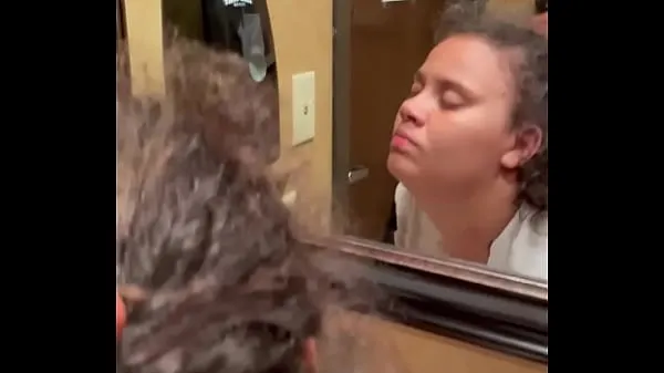 Smashing the hotel maid in bathroom Video baru yang besar