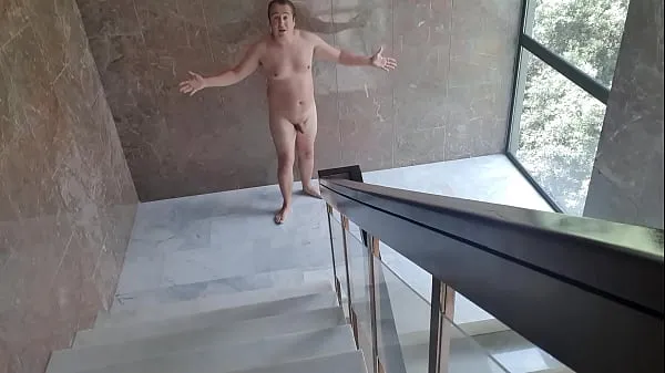 Isoja Nude around Hotel uutta videota