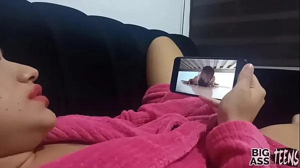 Isoja With my stepsister, Stepsister takes advantage of her hot milf stepbrother watches porn and goes to her brother's room to look for cock in her big ass uutta videota