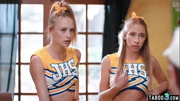 Nagy Petite blonde teens Khloe Kapri and Kyler Quinn anal fucked by their coach új videók