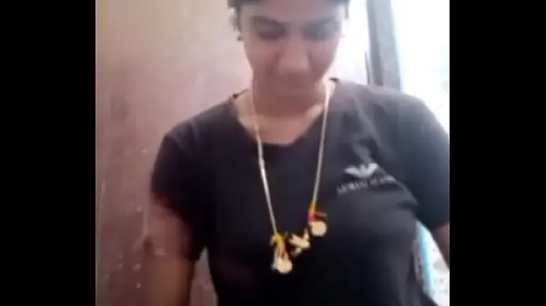 Stora Sumathy - Newly married chennai tamil aunty show boobs on video call (with audio nya videor