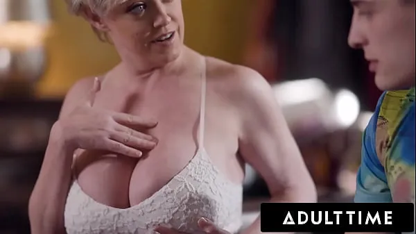بڑے ADULT TIME - Dee Williams' Stepson Can't Take His Eyes Off Of His Stepmom's Big Tits نئے ویڈیوز