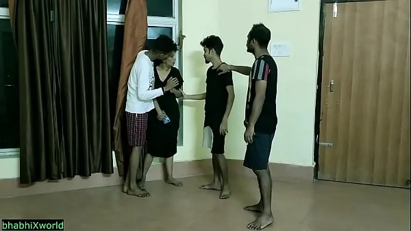Grote Desi cute girl fucked by three boys at boyfriend home!! Hot xxx nieuwe video's