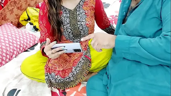 PAKISTANI REAL HUSBAND WIFE WATCHING DESI PORN ON MOBILE THAN HAVE ANAL SEX WITH CLEAR HOT HINDI AUDIO Video mới lớn