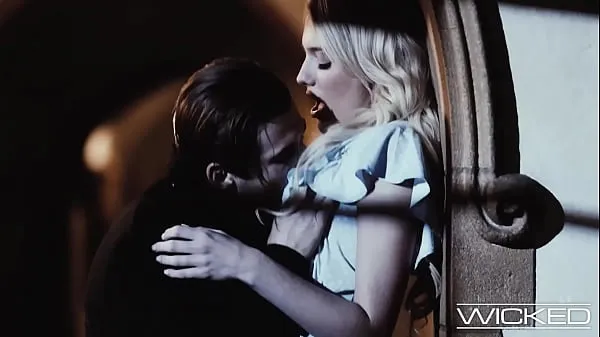 วิดีโอใหม่ยอดนิยม Wicked - Blonde Inn Keeper Babe Fucked Hard By A Mysterious Stranger รายการ