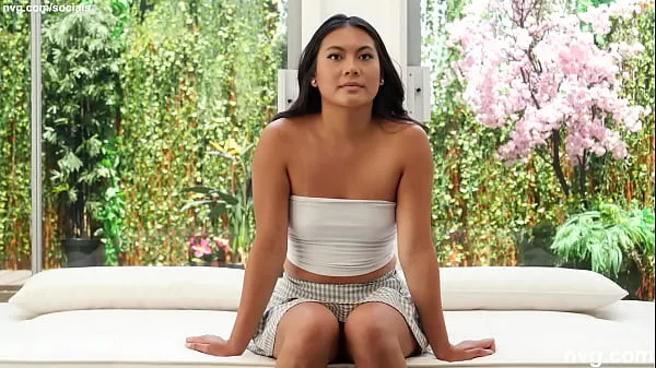 Beautiful Filipina girl with tan lines auditions Video baru yang besar