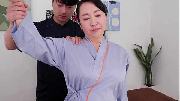 Veliki A Big Boobs Chiropractic Clinic That Makes Aunts Go Crazy With Her Exquisite Breast Massage Yuko Ashikawa novi videoposnetki