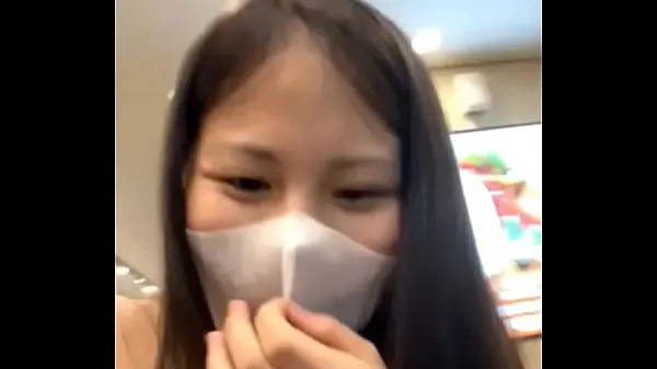 Veliki Vietnamese girls call selfie videos with boyfriends in Vincom mall novi videoposnetki