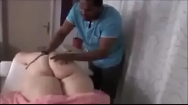 대규모 Sophia Lola x gets massaged by Bob개의 새 동영상