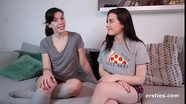 Veľké Ersties: Cute Lesbian Couple Take Turns Eating Pussy nové videá