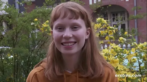 Большие Ersties: норвежская милашка трет свою волосатую киску новые видео