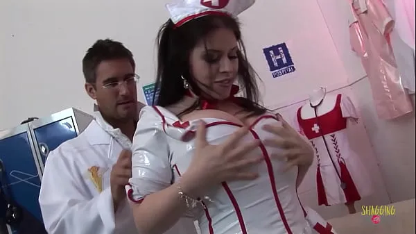 Having a big ass is an issue for the brunette milf who cannot get into her nurse outfit Video baharu besar