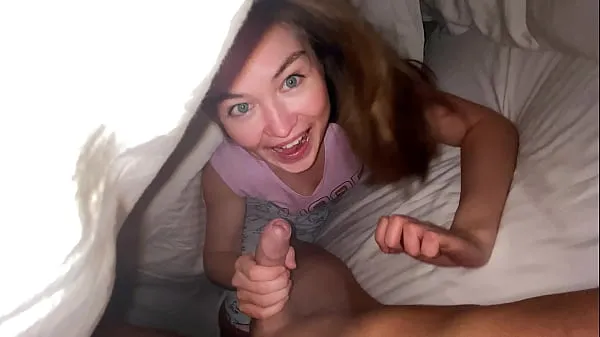 Grote I FUCKED MY STEPSISTER UNDER THE COVERS WHILE NO ONE IS LOOKING nieuwe video's