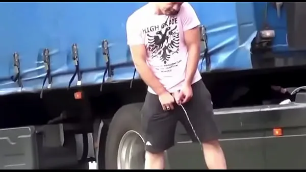 Grote Trucker peeing in public nieuwe video's
