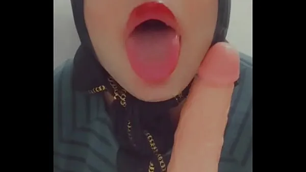 Perfect and thick-lipped Muslim slut has very hard blowjob with dildo deep throat doing Video baru yang besar