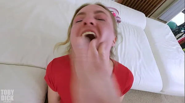 Grote Bratty Slut gets used by old man -slapped until red in the face nieuwe video's