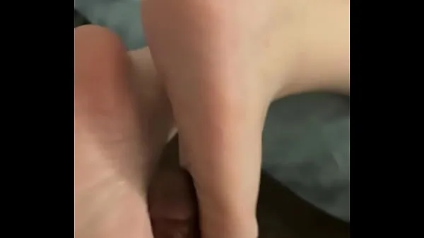 Wifey gives me her first ever footjob Video baharu besar