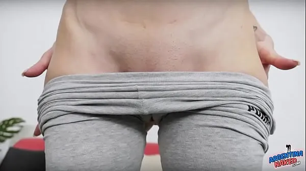 Isoja Skinny Girl Has Puffy Cameltoe Huge Thigh Gap and Round Ass in Tight Yoga Pants uutta videota