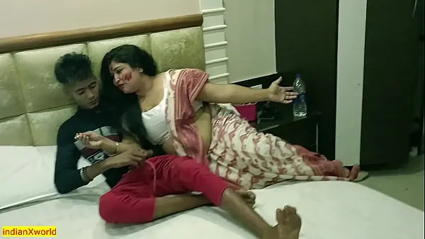 Store Indian Bengali Stepmom First Sex with 18yrs Young Stepson! With Clear Audio nye videoer