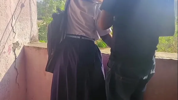 Veliki Tuition teacher fucks a girl who comes from outside the village. Hindi Audio novi videoposnetki