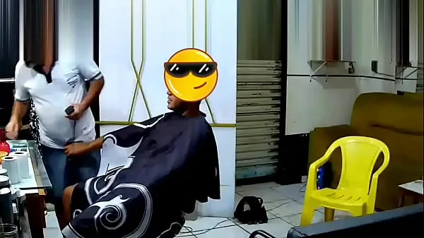 Μεγάλα Young man taking the barber's cock νέα βίντεο