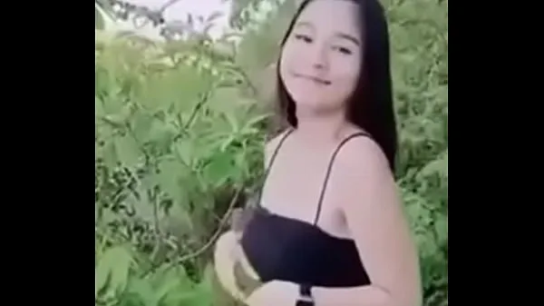 대규모 Little Mintra is fucking in the middle of the forest with her husband개의 새 동영상