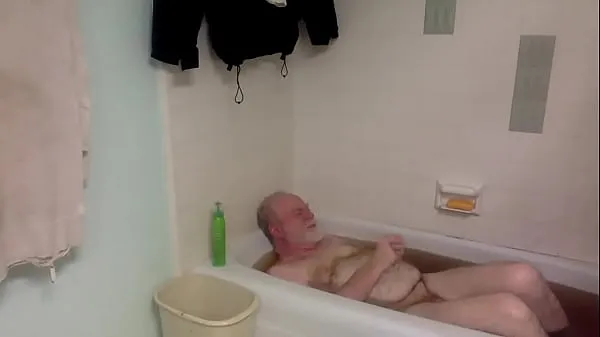 guy in bath Video baru yang besar