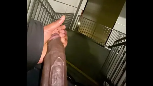 بڑے Cumming in a stair case (hope no one walks in نئے ویڈیوز