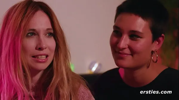 Μεγάλα Ersties: New Lesbian Couple Get Lost In Each Other While Making Out νέα βίντεο
