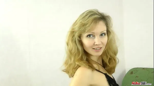 Stora Skinny milf proves her slutty skills in solo nya videor