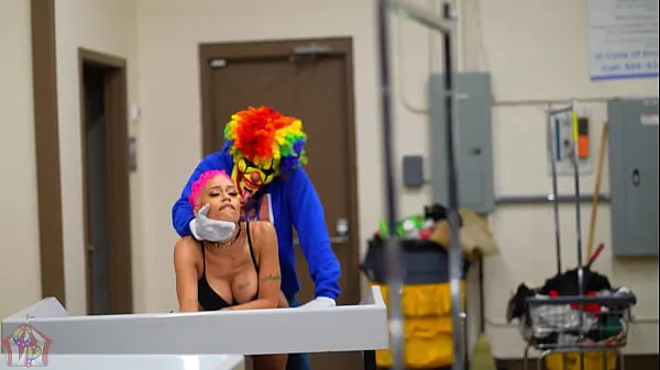 Veľké Ebony Pornstar Jasamine Banks Gets Fucked In A Busy Laundromat by Gibby The Clown nové videá