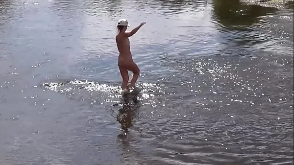 Russian Mature Woman - Nude Bathing Video mới lớn