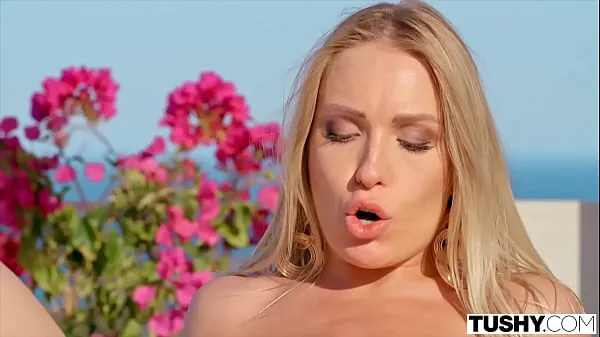 TUSHY Sexy hotel patron Angelika seduces valet for anal fun Video baharu besar